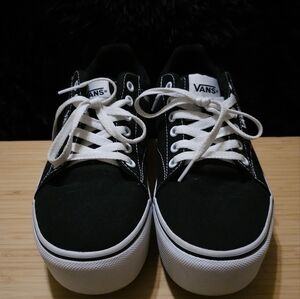 Vans Women’s Canvas Seldan Low Cut Design Platform Sneaker US women's size 7.5